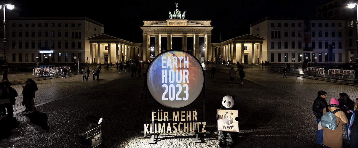 Earth Hour 2023 vor dem Brandenburger Tor © Jörg Farys / WWF