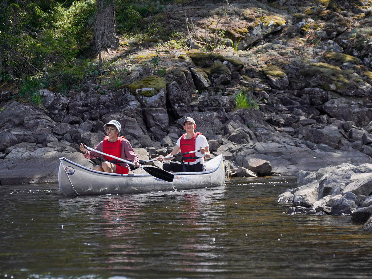 Kanufahrt in Schweden © Jack Wolf / WWF