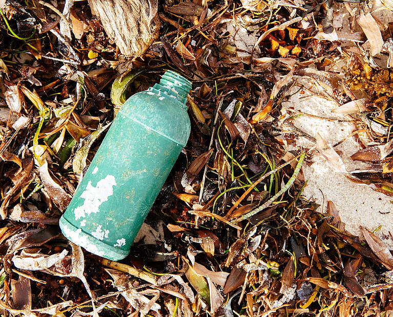 Verpackung vermüllt Strand © Greg Armfield