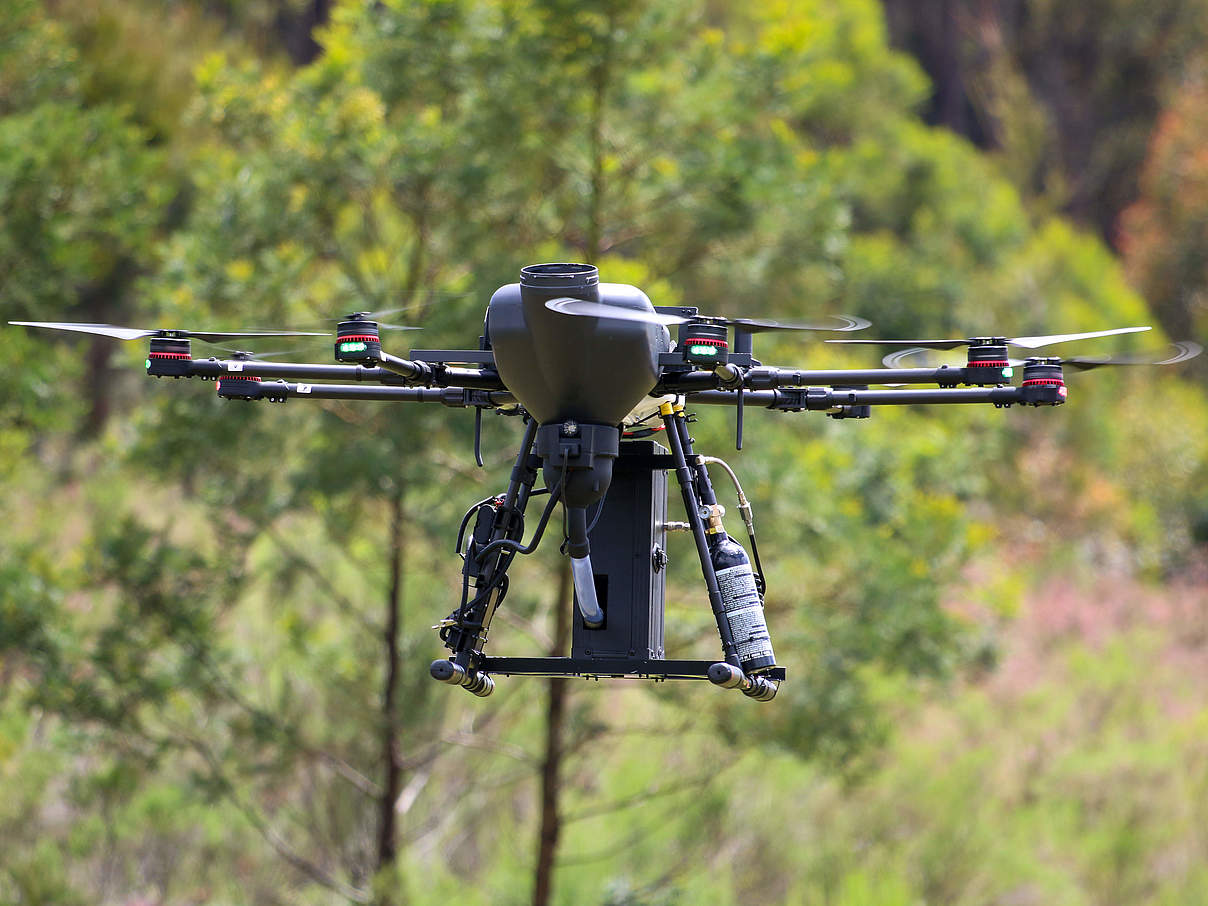 Drohne mit "AirSeed Technologie" © WWF Australien / Paul Fahy