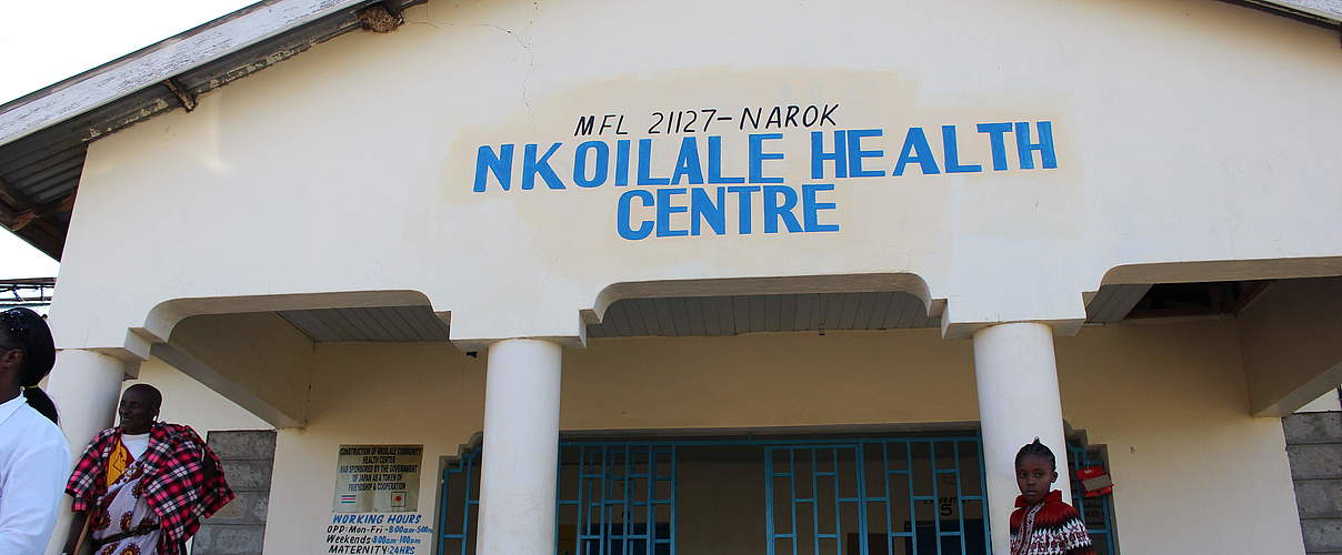 Der Eingang des Nkoilale Health Center © Nina Dohm / WWF