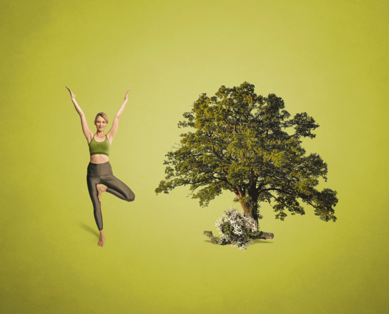 Yoga für Artenvielfalt: Annika Isterling macht den Baum für den Wald © WWF