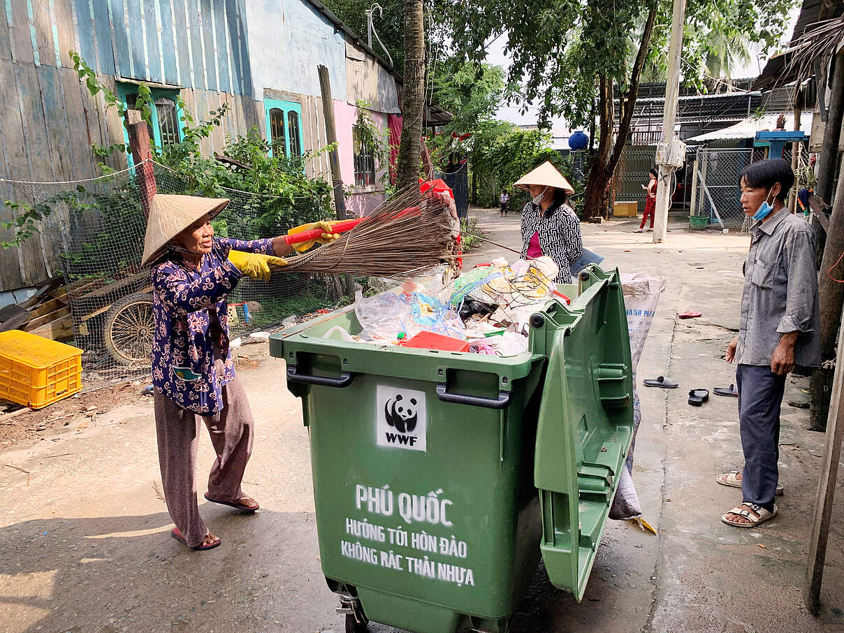 Gemeinsame Müllentsorgung in Kooperation mit Kaldewei © Nguyen Minh Duc / WWF Vietnam