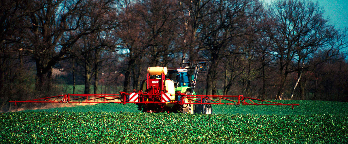 Landwirtschaftlicher Einsatz von Pestiziden © Chris Martin Bahr / WWF