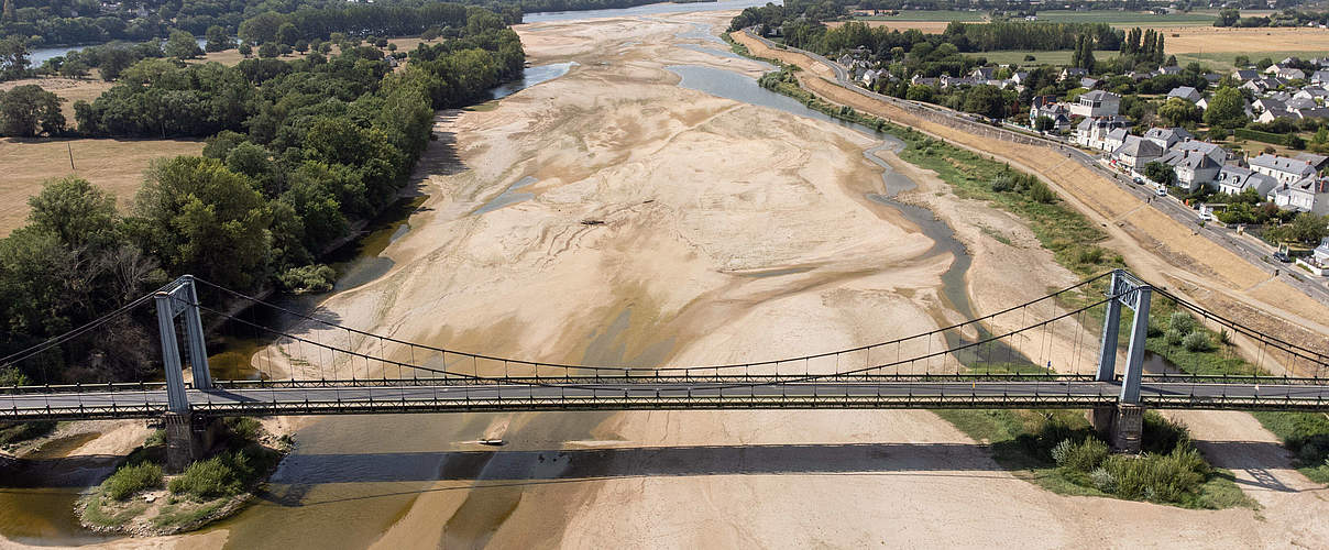 Ausgetrockneter Loire Fluss in Frankreich © imago/Martin Bertrand