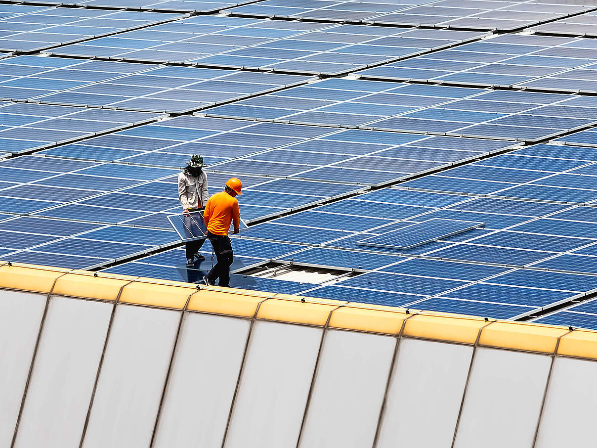 Aufbau einer Solaranlage © Appfind / iStock / Getty Images