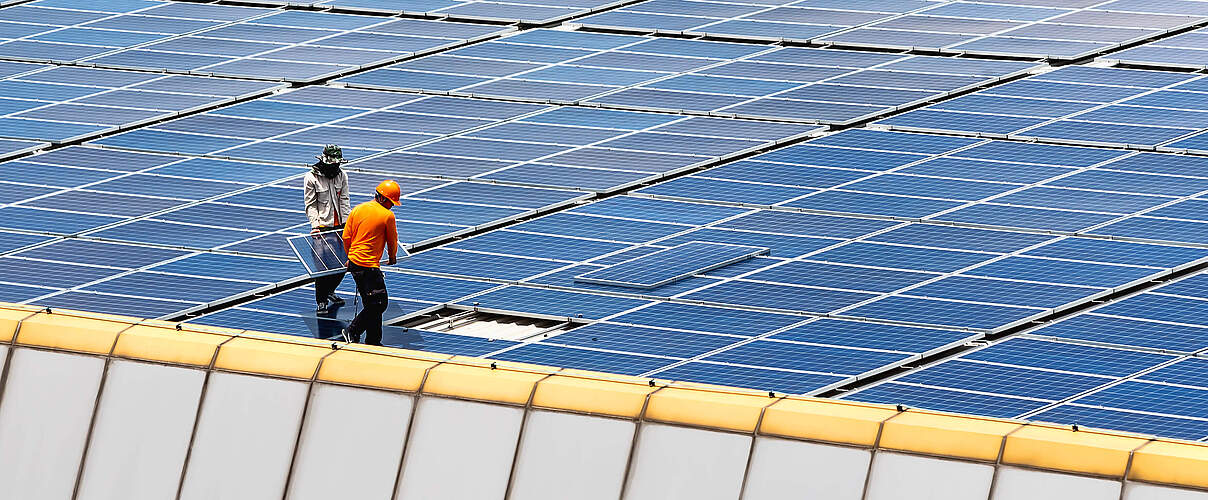 Aufbau einer Solaranlage © Appfind / iStock / Getty Images