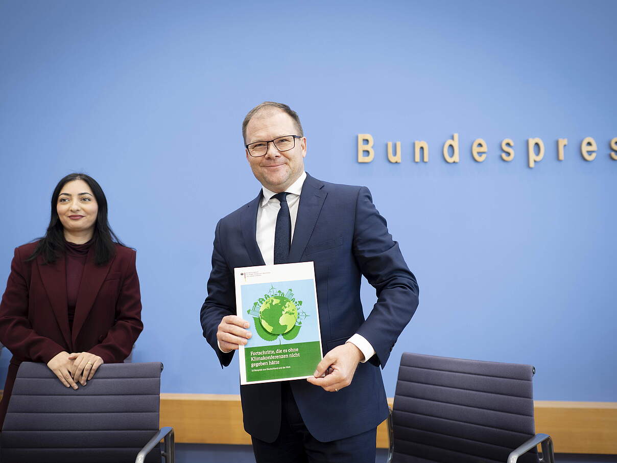 Carsten Schneider, Bundesminister für Umwelt, mit dem Klimafortschrittsbericht.
