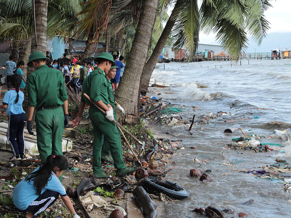 Säuberungsaktion in Vietnam © Melanie Gömmel / WWF Säuberungsaktion in Vietnam