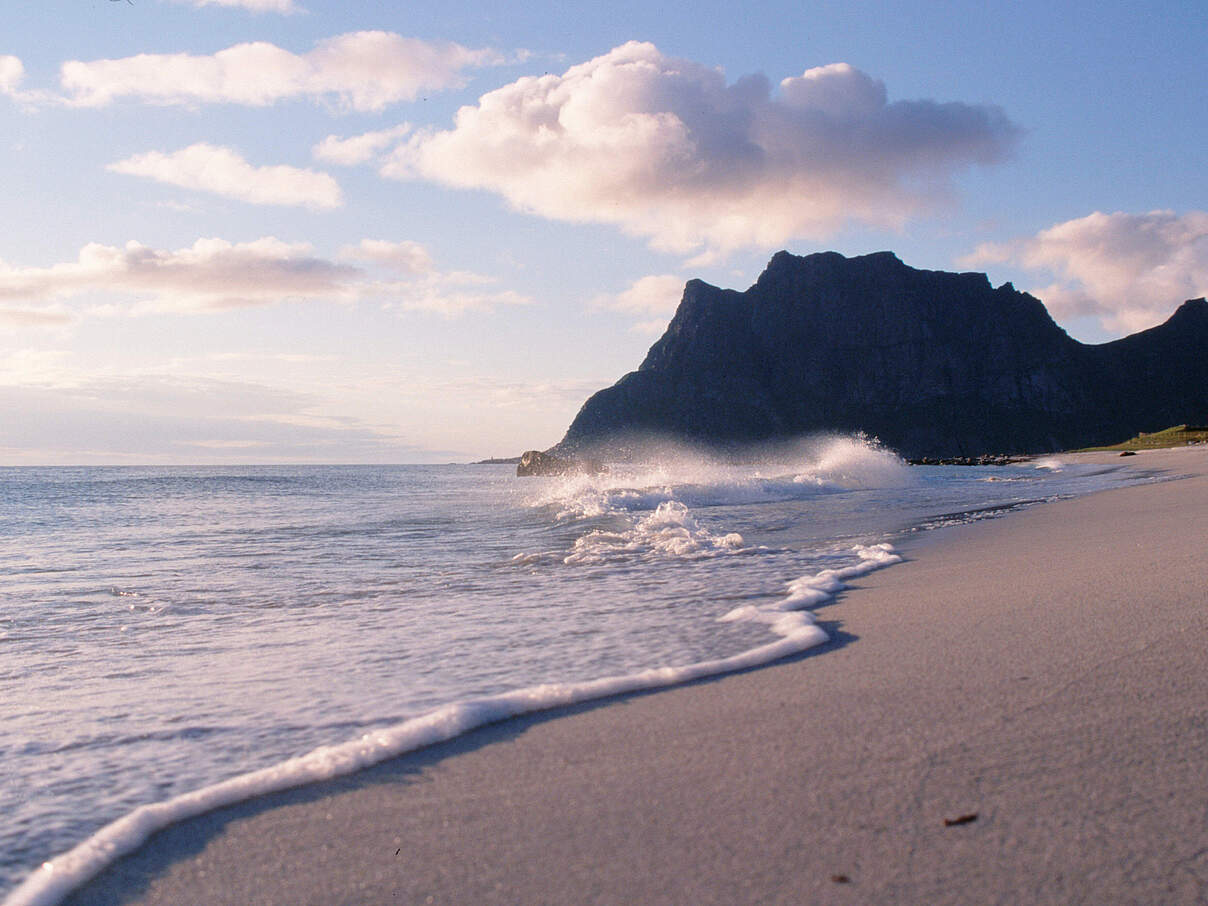 Strand auf den Lofoten © WWF-Norway / Frode Johansen / WWF
