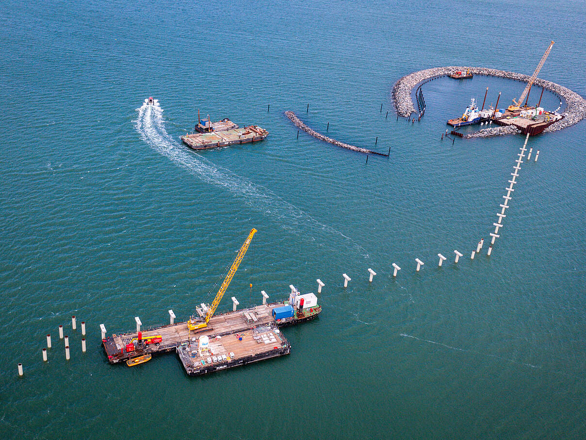 Bauarbeiten für neuen Inselhafen auf dem Darß © picture alliance / dpa / Jens-Büttner