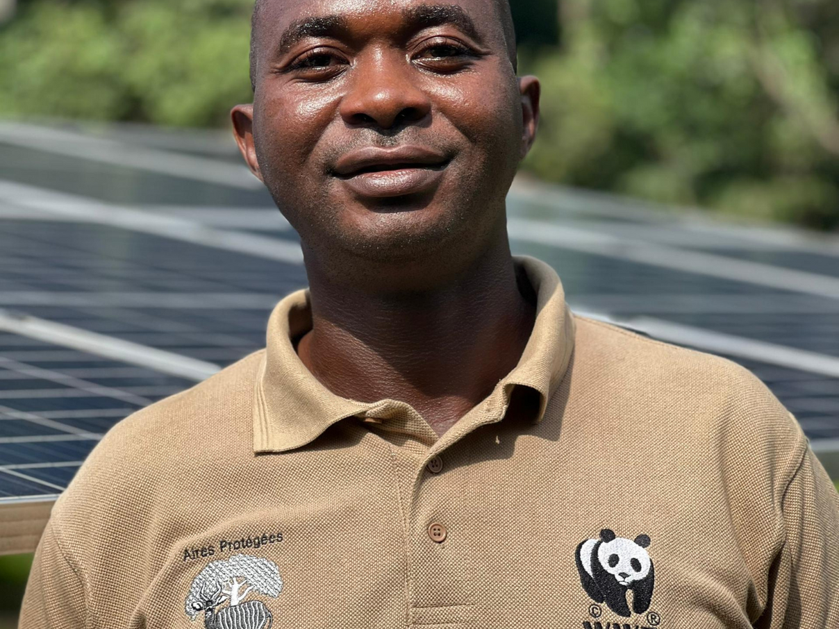 Felix Safouet, ein Ingenieur, der das Dzangha-Sangha Team seit 2019 unterstützt.