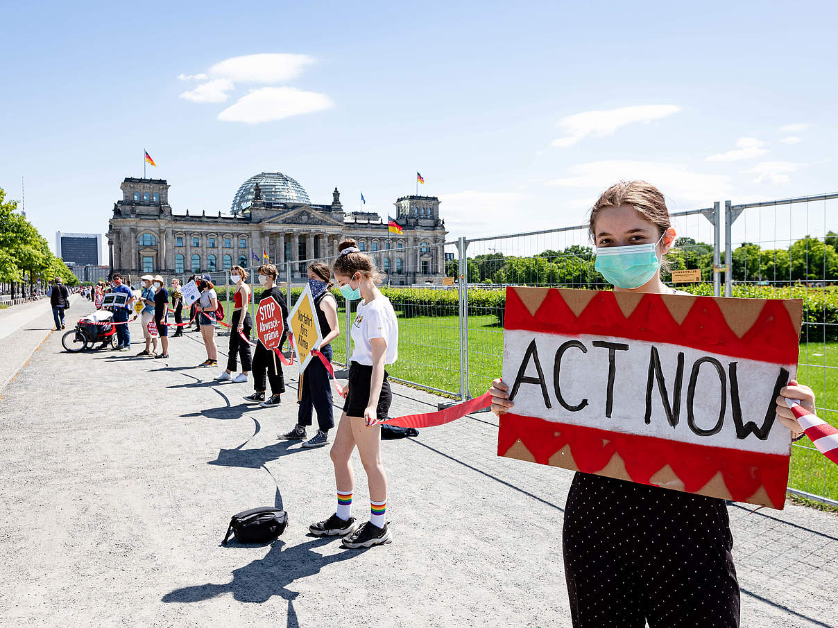Menschenkette in Berlin. © Jörg Farys / WWF