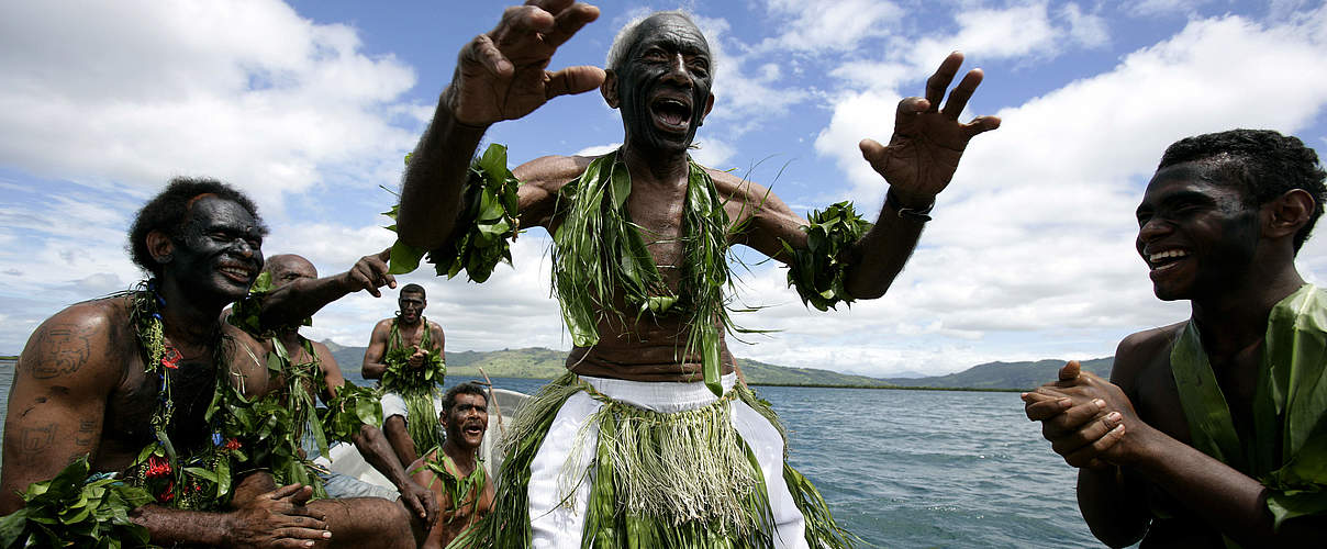 Fischer aus Fidschi in traditioneller Tracht © Brent Stirton / GettyImages