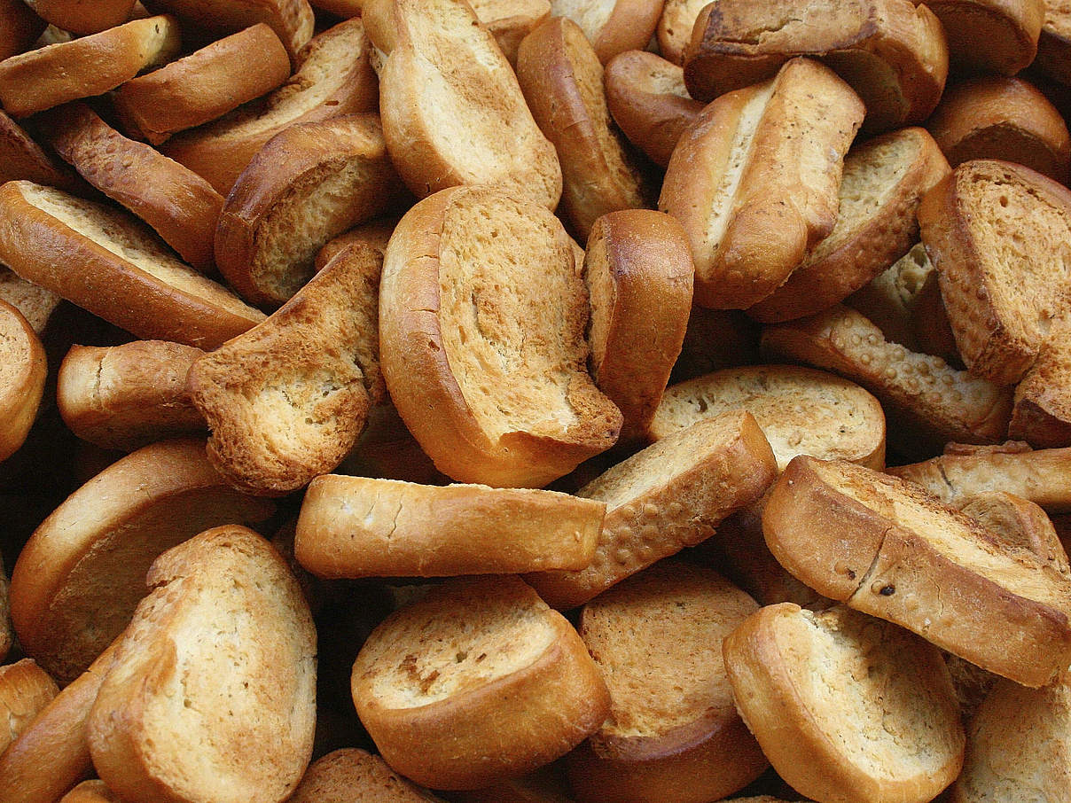 Brotabfall / Lebensmittelverschwendung © mBaysan / iStock / Getty Images Plus