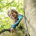 Ein Mädchen oben im Baum beim WWF-Jugendcamp © Peter Jelinek