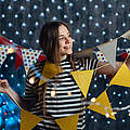 Wimpelkette als Deko für die Silvesterparty © iStock / GettyImages