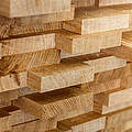 Holz im Lager © iStock / Getty Images