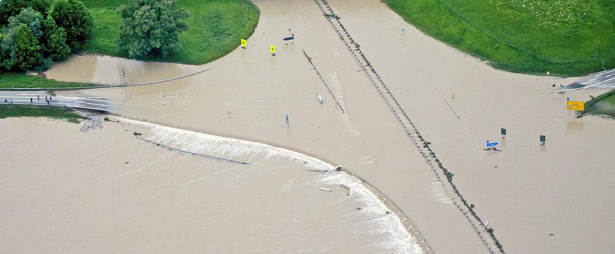 Hochwasser auf der Autbahn A8 bei Bernau © Melanie Haft / Nautilus-Film