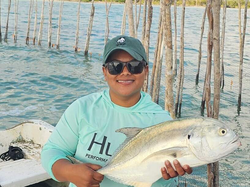 Abigail beim Fishmonitoring © WWF Mesoamérica