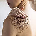 Peeling enthält Mikroplastik © artursfoto / iStock GettyImages
