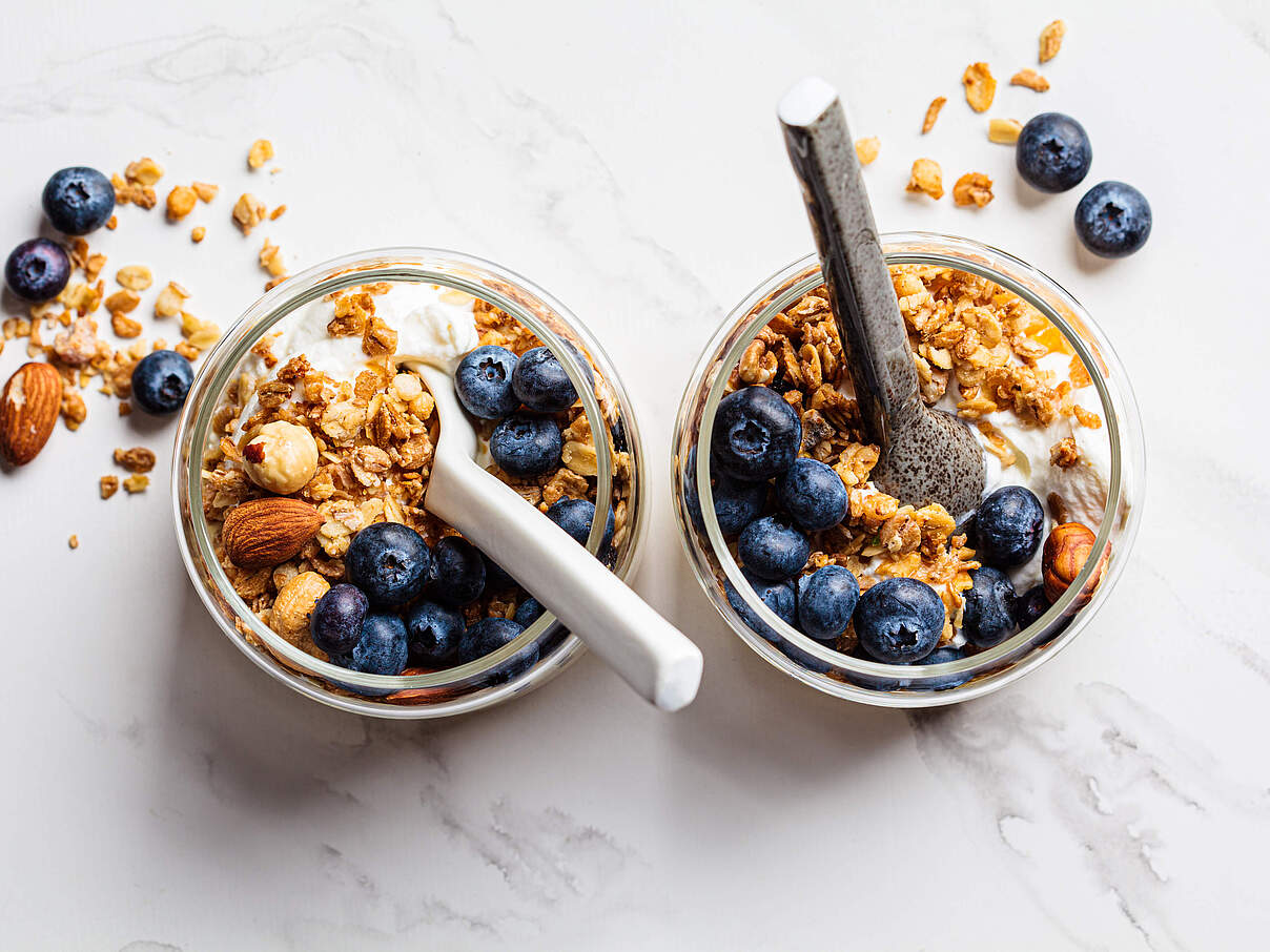 Müsli mit Beeren und Nüssen 