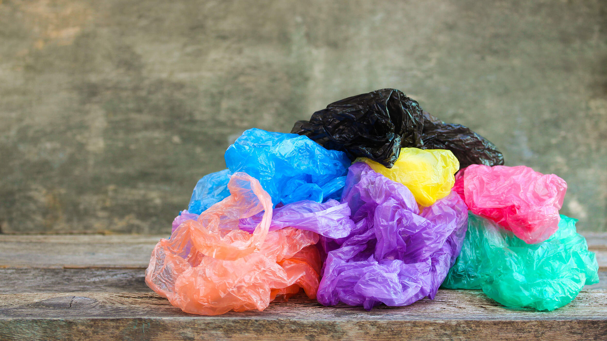 Einwegplastiktüten © Mukhina / iStock / GettyImages