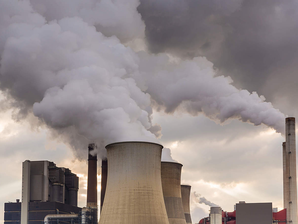 Kohlekraftwerk in Weisweiler, Nordrhein-Westfalen © iStock / GettyImages