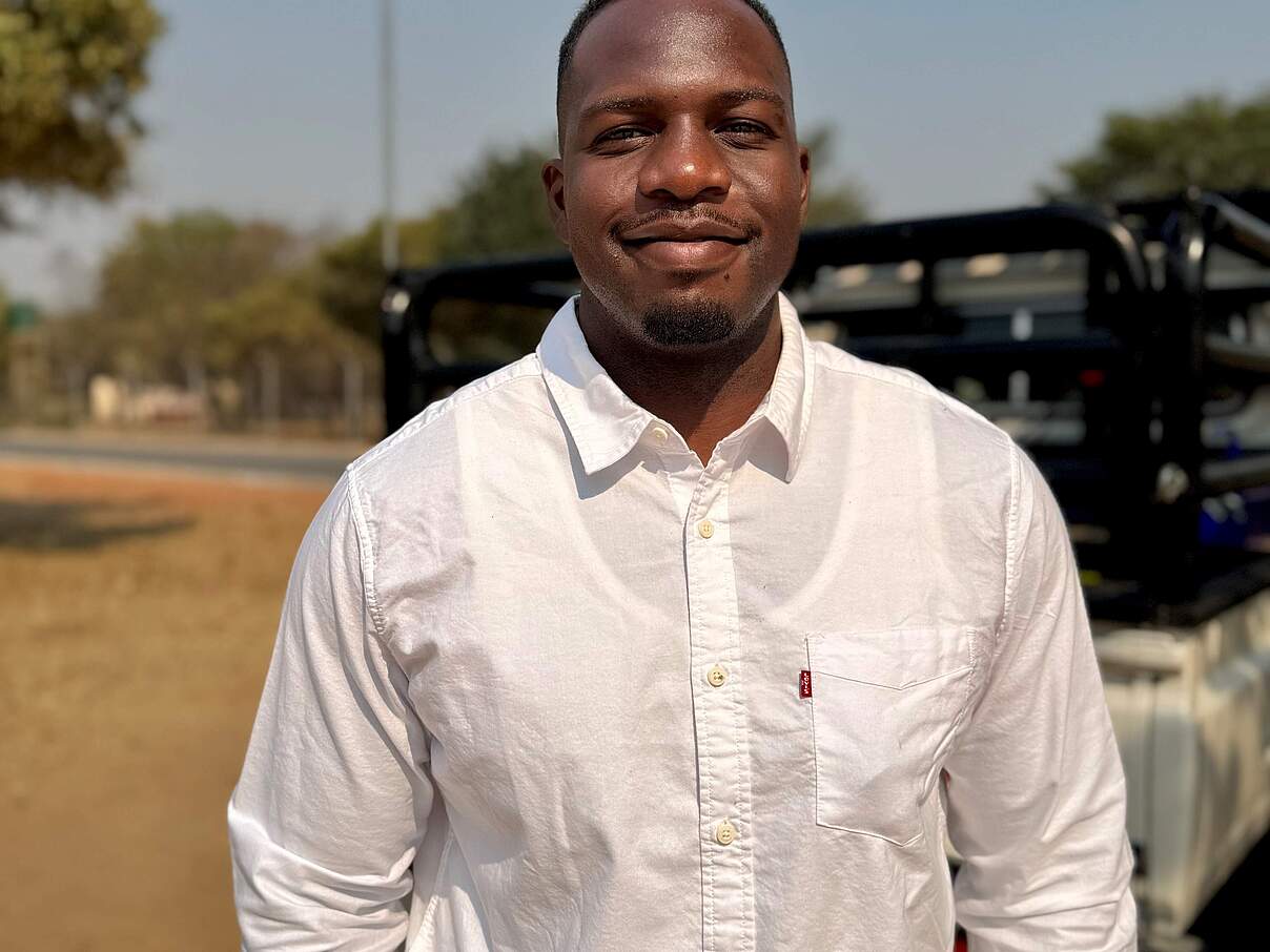 Tanaka Muradzikwa, Operations Manager bei Kwando Carnivore Project.