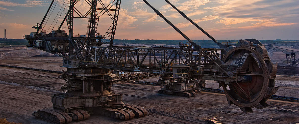 Ein großer Bagger für Braunkohle in einem Tagebau © Alexander Semenov / iStock / Getty Images