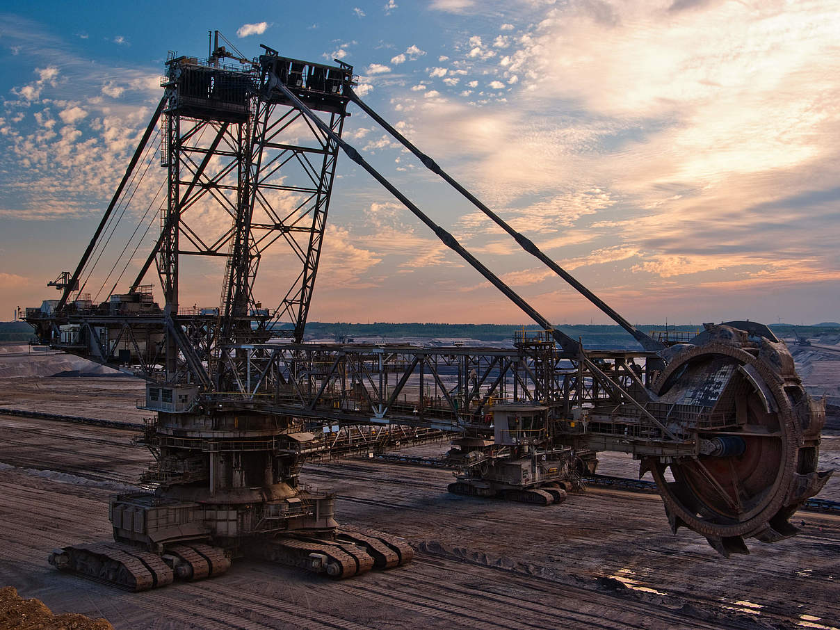 Ein großer Bagger für Braunkohle in einem Tagebau © Alexander Semenov / iStock / Getty Images