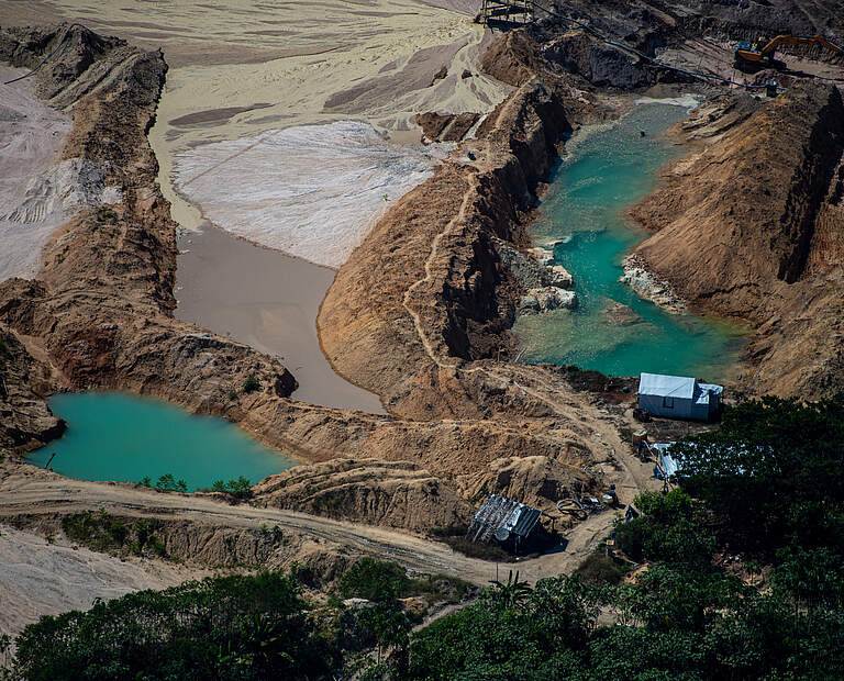 Luftaufnahme einer Goldmine auf indigenem Land in der Region Tapajós im Amazonasgebiet, Brasilien © Chris J Ratcliffe / WWF-UK