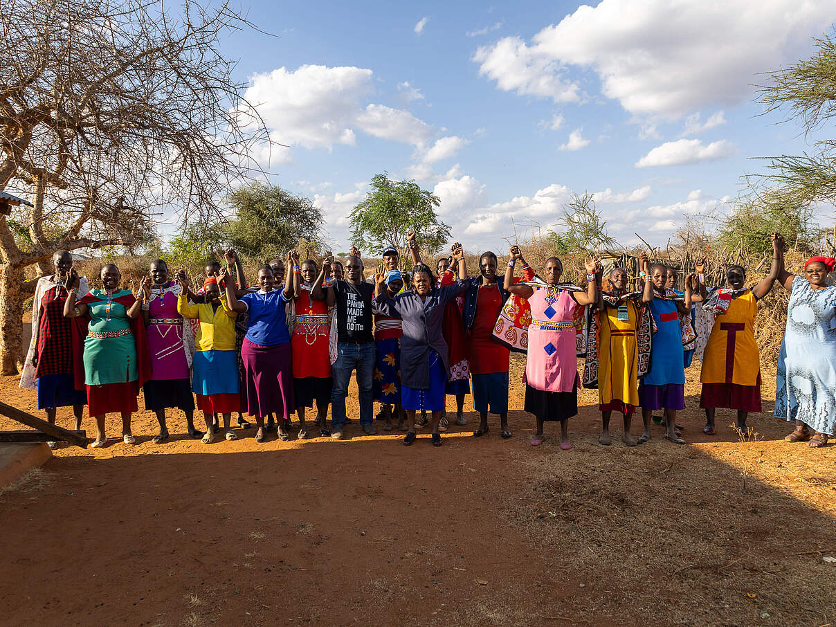 Glückliche Bewohnerinnen nach dem Training für die modernen Kochherde © WWF Kenia