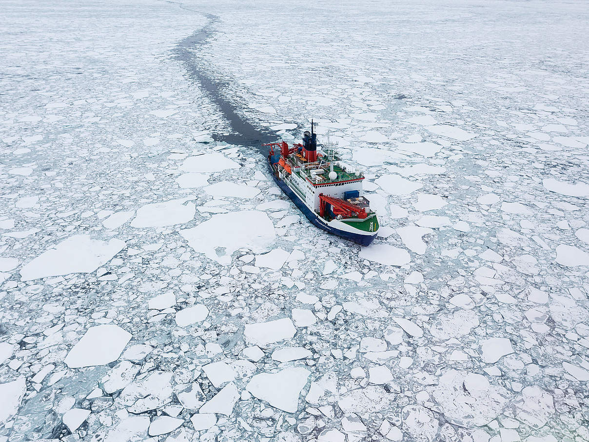 Das Forschungsschiff Polarstern in der Arktis © Alfred-Wegener-Institut / Stefan Hendricks (CC-BY 4.0) Das Forschungsschiff Polarstern in der Arktis © Alfred-Wegener-Institut / Stefan Hendricks (CC-BY 4.0)