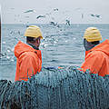 Fischer werfen die Netze aus © gorodenkoff / iStock / Getty Images