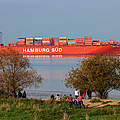 Containerschiff auf der Elbe