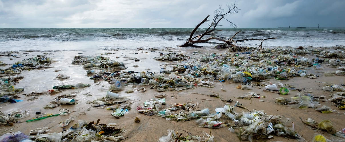 Plastik am Strand © GettyImages