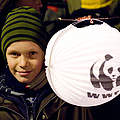 Kind mit WWF-Lampion © Richard Stonehouse / WWF