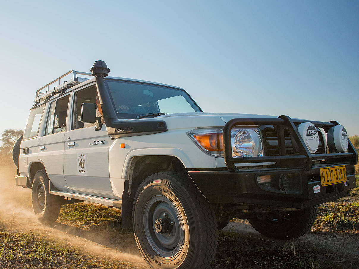 Mit Fahrzeugen lassen sich Nashörner effektiver schützen © Gareth Bentley / WWF USA