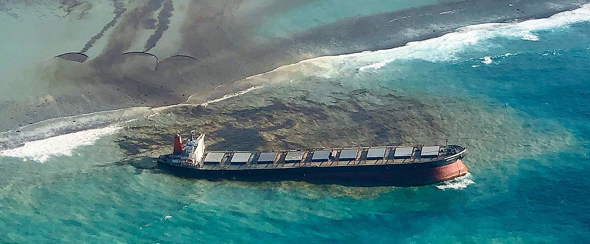 Havarierter Öl-Tanker vor Mauritius © Eric Villars / Picture Alliance / Associated Press