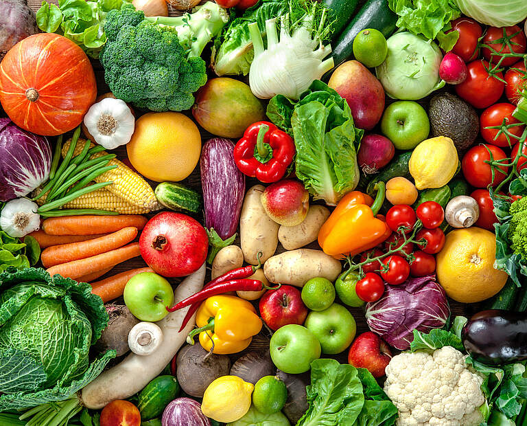 Obst und Gemüse sind bunt, gesund und vielfältig © Alex Raths / iStock GettyImages