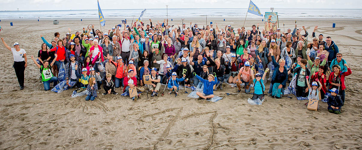 Freiwillige haben den Boskalis Beach in den Niederlanden gereinigt © Lize Kraan / WWF