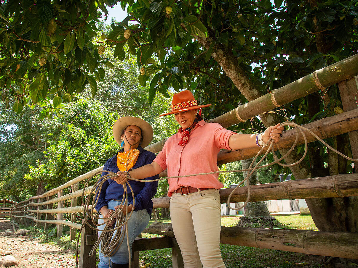 Libia und Yanire Arismendy, Viehzüchterinnen aus Kolumbien © Julian Manrique / WWF Colombia