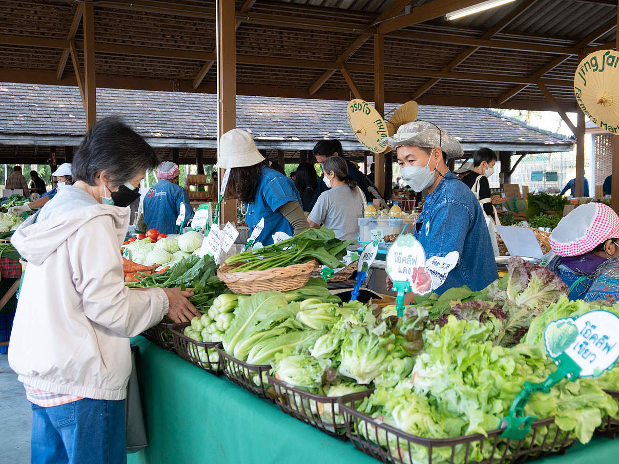 Verkaufsstand auf dem Jing Jai Farmers Market, Thailand © WWF Thailand