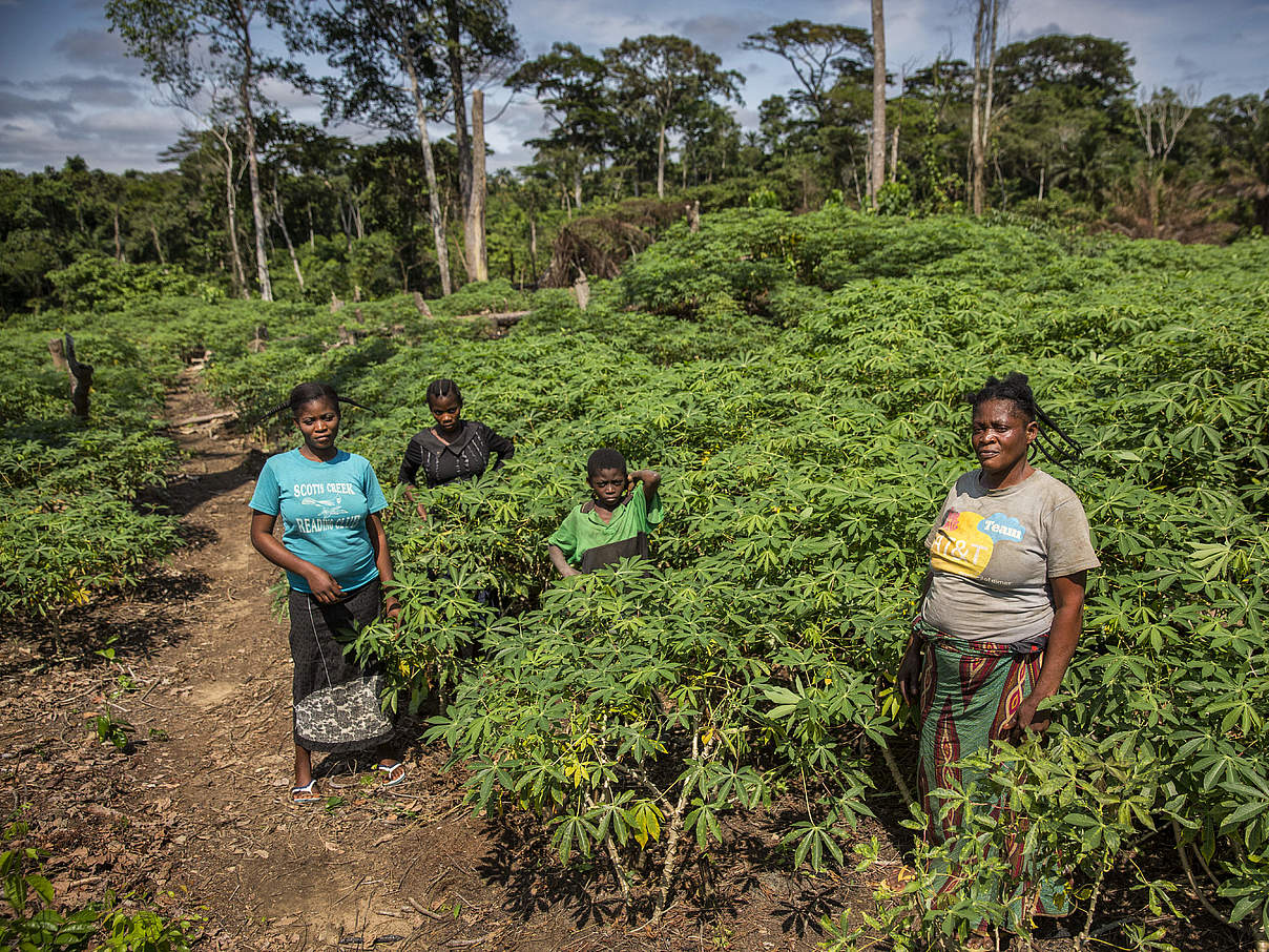 Familie im Kongo © Karine Aigner / WWF-US