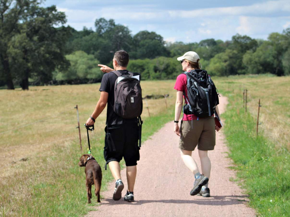 Wanderer an der Elbe © Tara Freude / WWF