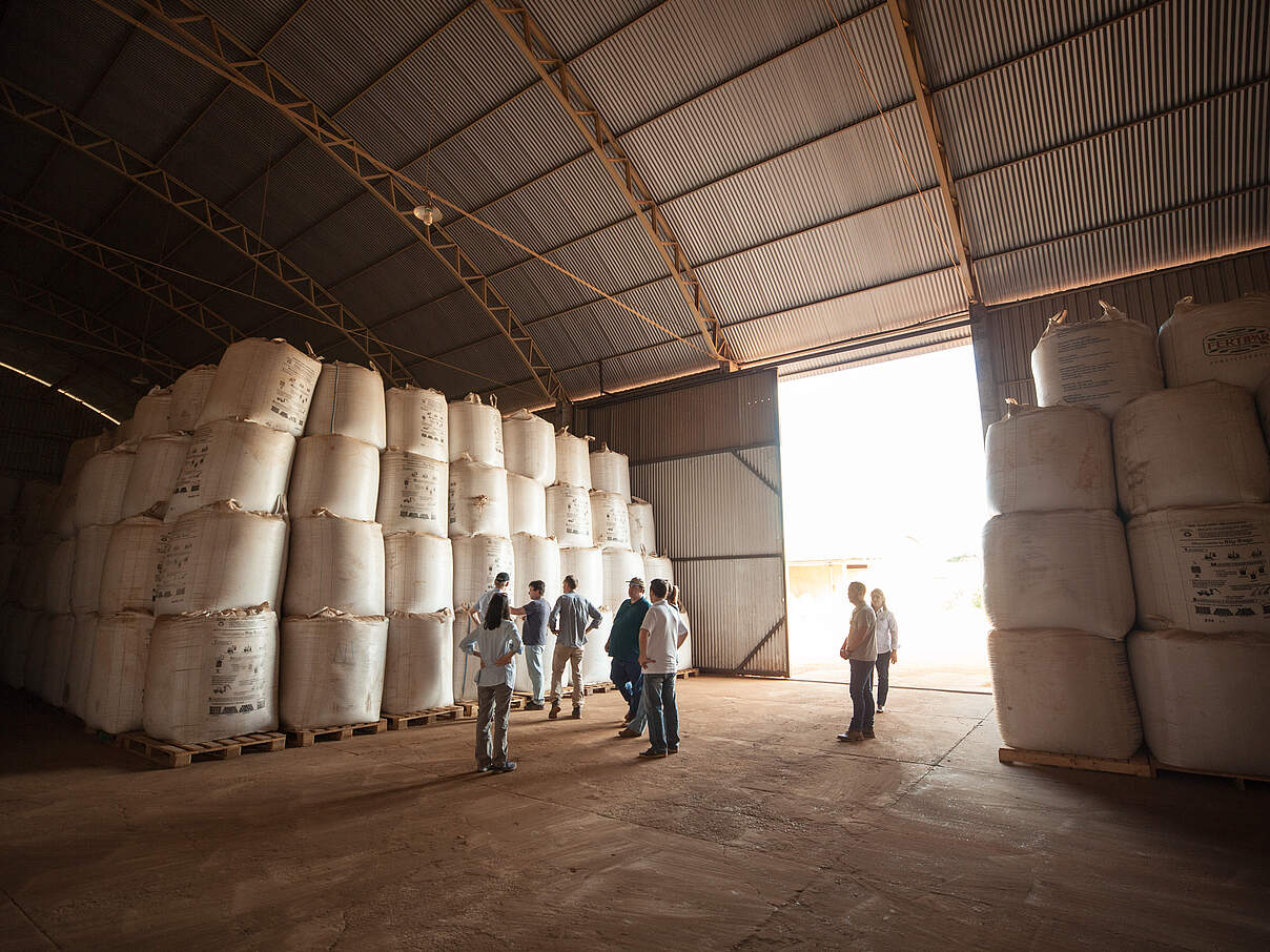 Ein Lagerhaus für Soja im Cerrado © Ana Paula Rabelo / WWF UK Ein Lagerhaus für Soja im Cerrado © Ana Paula Rabelo / WWF UK