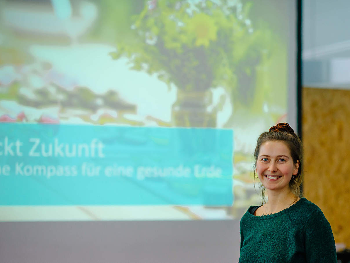 Magdalena Mayer, Fachbereich Landwirtschaft und Landnutzungswandel, spricht über Ernährung © Francesca Schmitt / WWF Magdalena Mayer, Fachbereich Landwirtschaft und Landnutzungswandel, spricht über Ernährung © Francesca Schmitt / WWF