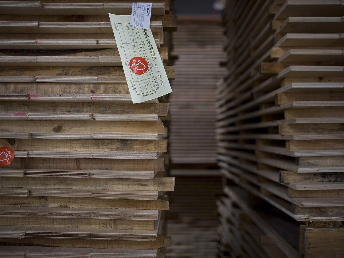 FSC-zertifiziertes Holz aus der Holz-Natur-Fabrik in Shanghai, China. © Brent Stirton / Getty Images / WWF-UK