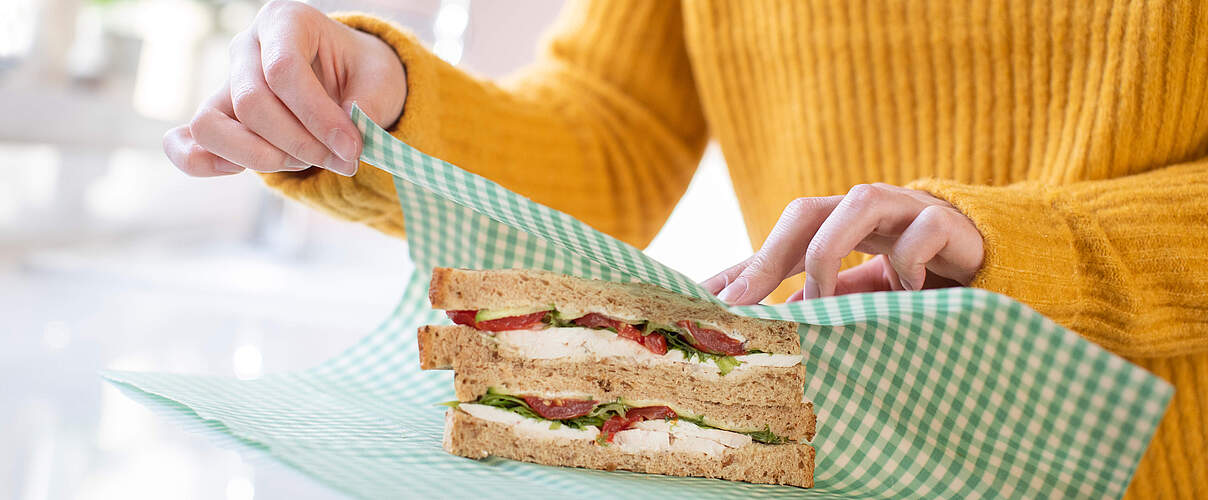 Lebensmittel für unterwegs nachhaltig einpacken © GettyImages